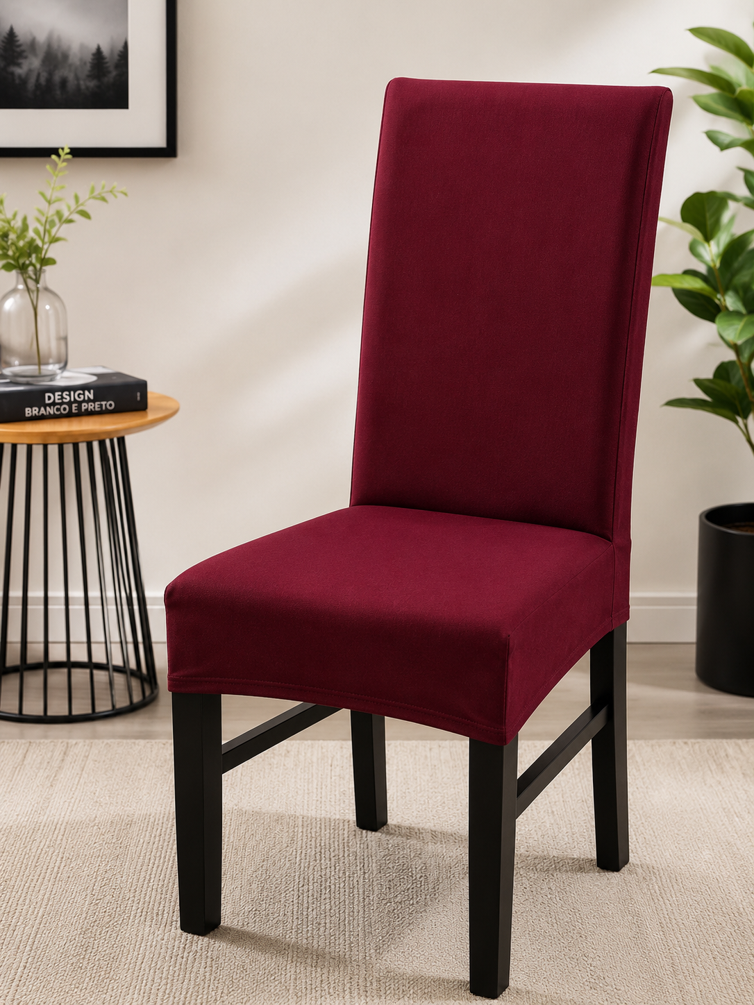 Capa para cadeira cor vinho — sala de jantar moderna