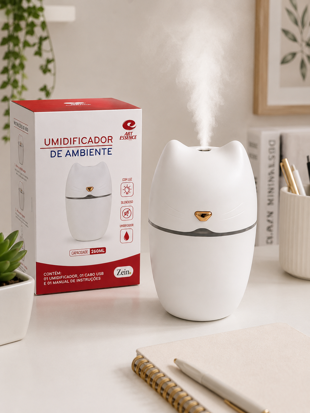 Mini umidificador branco Art Essence funcionando na escrivaninha